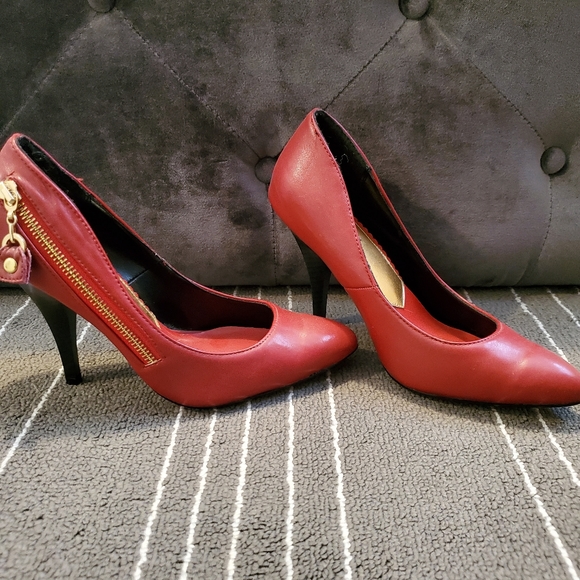 Hot Red Heels 👠 🔥 - Picture 4 of 5